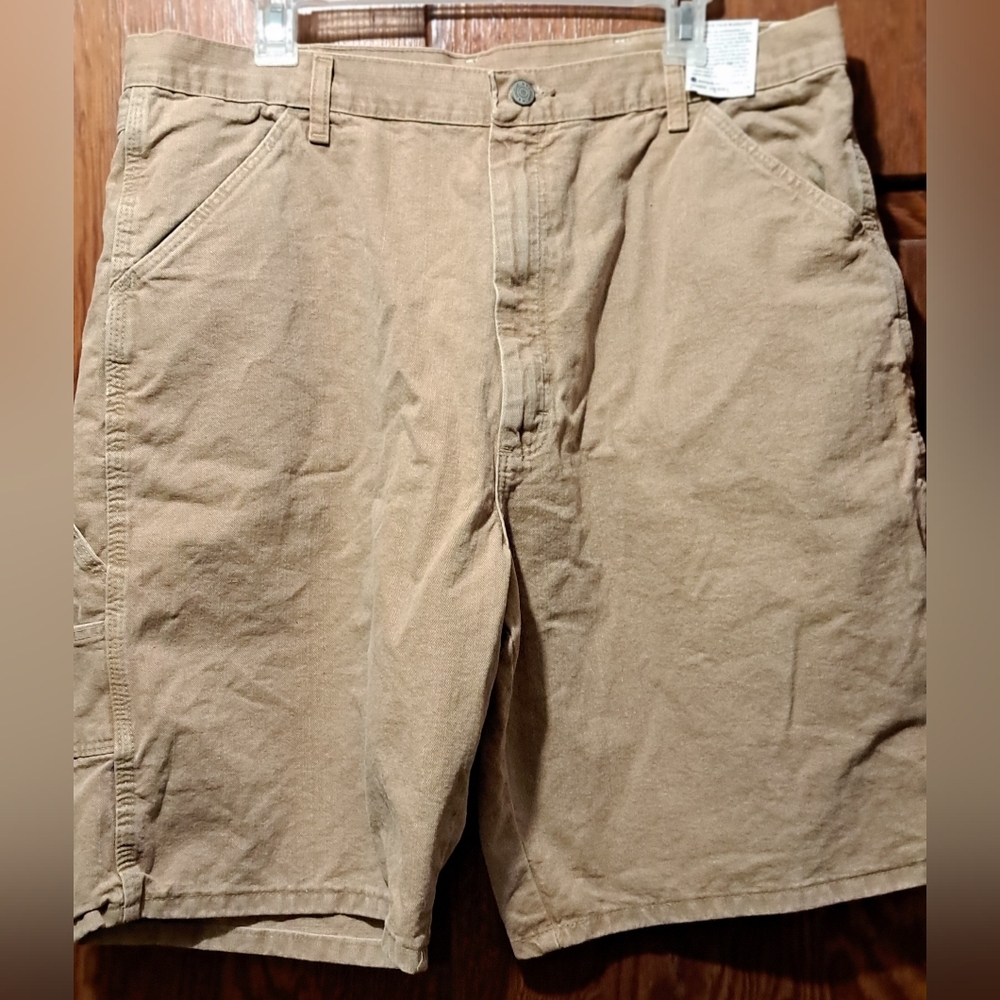 Wrangler Men's Carpender Shorts in Tan